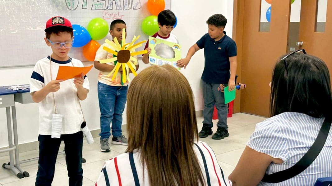 Padres de familia destacan la confianza y el avance de sus hijos en COPEI