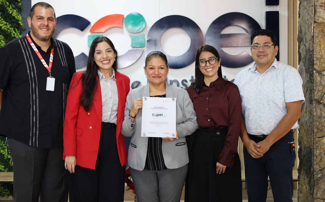 COPEI recibe reconocimiento de Macmillan Education por su excelencia en la enseñanza del inglés